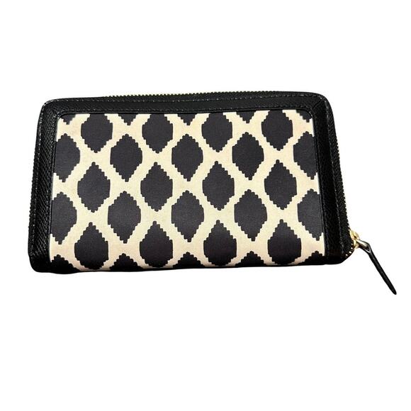 🖤 Vera Bradley Zip-Around Wallet 🖤 Black & White Lattice | Chic & Functional - Picture 2 of 5